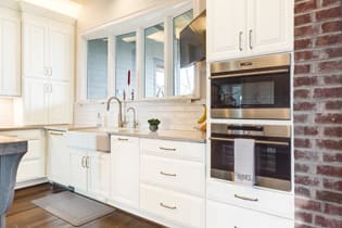 A Maple Kitchen featuring Seville Square cabinet doors in Glacier from Wellborn Cabinet, Inc.