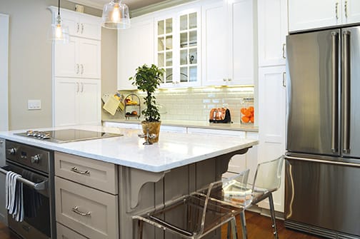 A Maple Kitchen featuring Prairie cabinet doors in Glacier from Wellborn Cabinet, Inc.