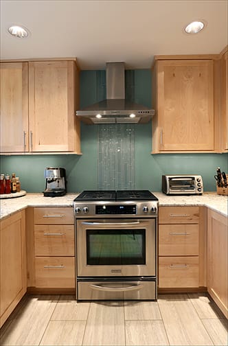 A Maple Kitchen featuring York cabinet doors in Natural from Wellborn Cabinet, Inc.
