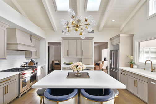 A Maple Kitchen featuring Hanover cabinet doors in Dove from Wellborn Cabinet, Inc.