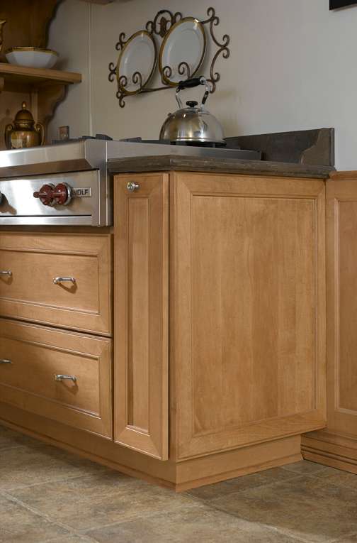 These Brown and Light cabinets for the 2007 Photo Shoot and Exhibit Booth home were provided by Wellborn Cabinet, Inc.