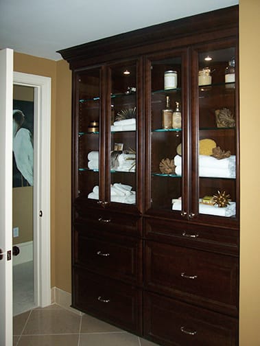 These Brown and Dark cabinets for the 2013 Design Contest and Residential Home home were provided by Wellborn Cabinet, Inc.