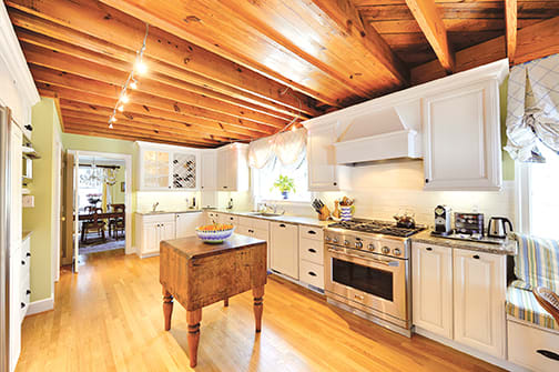 A Maple Kitchen featuring Madison Square cabinet doors in Glacier Pewter from Wellborn Cabinet, Inc.