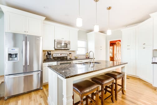 A Medium Density Fiberboard Kitchen featuring Belmont cabinet doors in Glacier from Wellborn Cabinet, Inc.