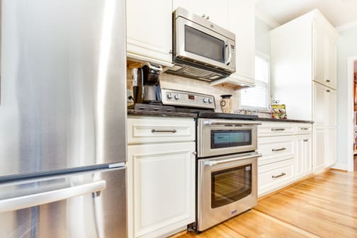 A Medium Density Fiberboard Kitchen featuring Belmont cabinet doors in Glacier from Wellborn Cabinet, Inc.