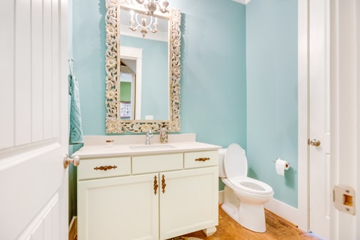 A Maple Bath featuring Henlow Square cabinet doors in Divinity from Wellborn Cabinet, Inc.