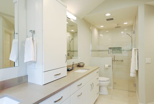 A Medium Density Fiberboard Bath featuring Alto cabinet doors in Oyster White from Wellborn Cabinet, Inc.