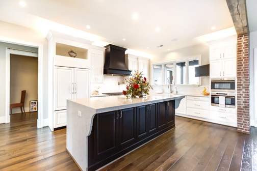 A Maple and Oak Kitchen featuring Seville Square cabinet doors in Glacier and Onyx from Wellborn Cabinet, Inc.