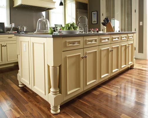These ColorInspire cabinets for the 2009 HGTV Dream Home and Residential Home home were provided by Wellborn Cabinet, Inc.