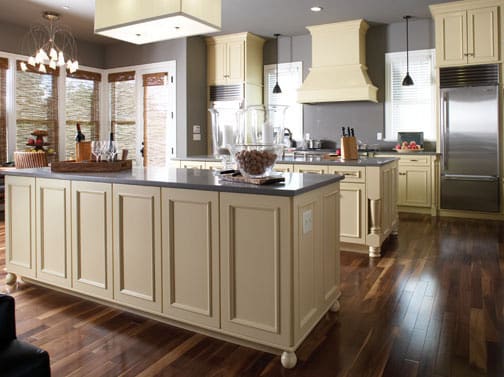 These ColorInspire cabinets for the 2009 HGTV Dream Home and Residential Home home were provided by Wellborn Cabinet, Inc.