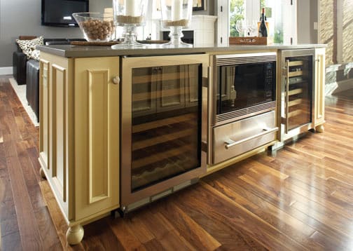 These ColorInspire cabinets for the 2009 HGTV Dream Home and Residential Home home were provided by Wellborn Cabinet, Inc.