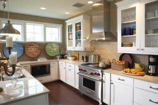 A Maple Kitchen featuring Bristol cabinet doors in Glacier from Wellborn Cabinet, Inc.