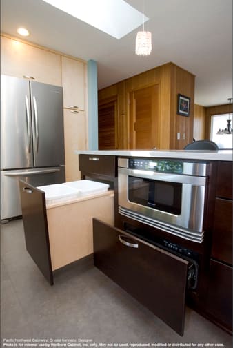 These Brown and Light cabinets for the 2009 Design Contest, Pacific Northwest, and Residential Home home were provided by Wellborn Cabinet, Inc.