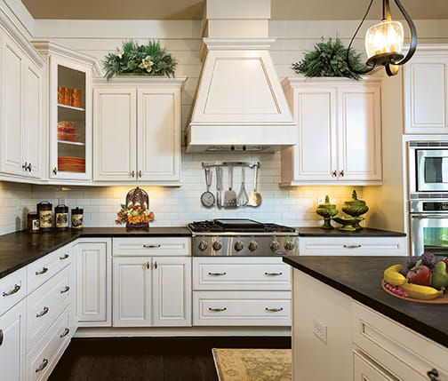 A Maple Kitchen featuring Monterey cabinet doors in Glacier Pewter from Wellborn Cabinet, Inc.