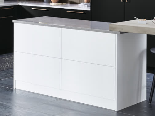These Light and White cabinets for the 2019 Photo Shoot and Residential Home home were provided by Wellborn Cabinet, Inc.