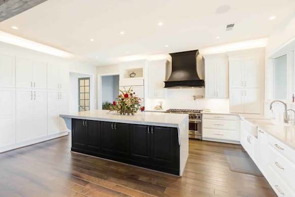 maple and oak white cabinetry used in kitchen design contest