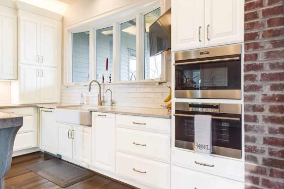 maple and oak white cabinetry used in kitchen design contest