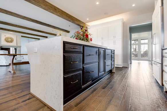 maple and oak white cabinetry used in kitchen design contest