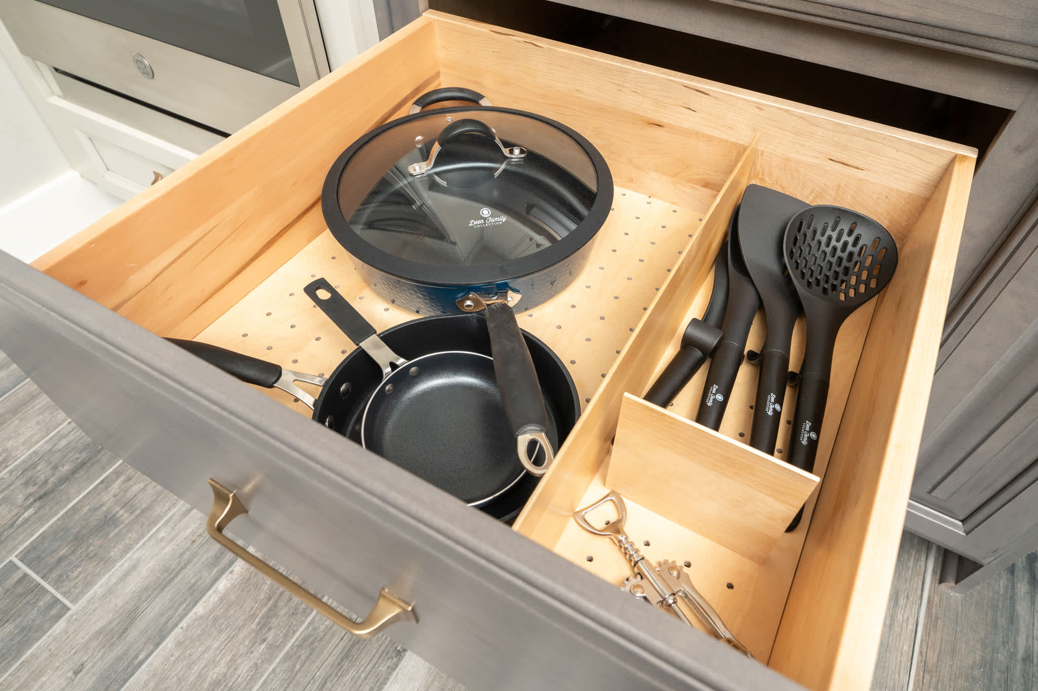 base kitchen cabinet organization