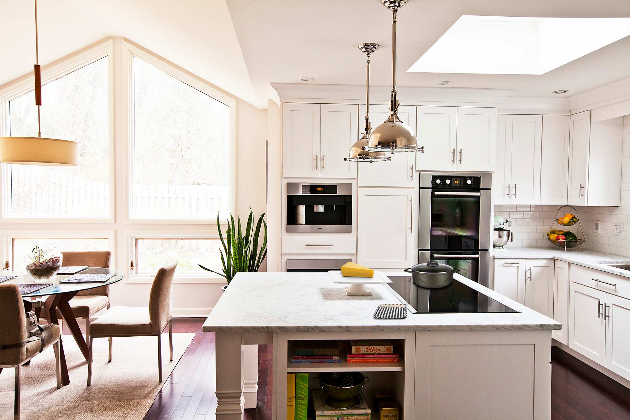 A Maple Kitchen featuring Hanover cabinet doors in Divinity from Wellborn Cabinet, Inc.