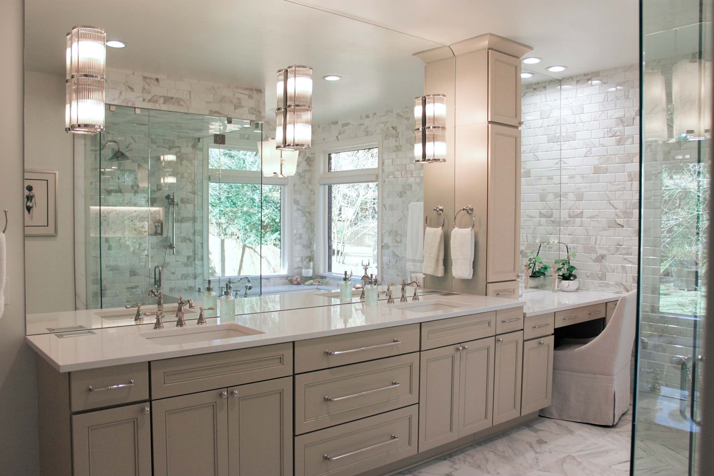 A Maple Bath featuring Napa cabinet doors in Pebble from Wellborn Cabinet, Inc.