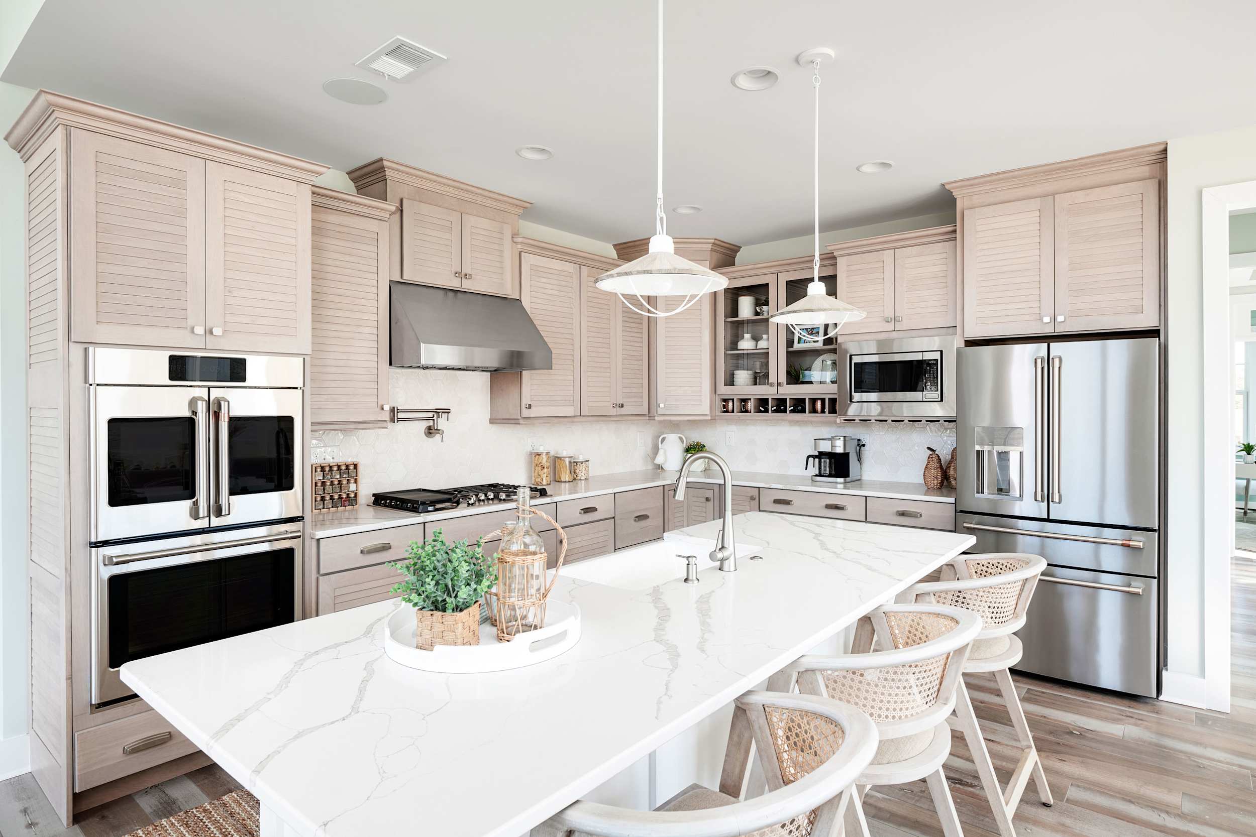 light kitchen cabinets by wellborn cabinet