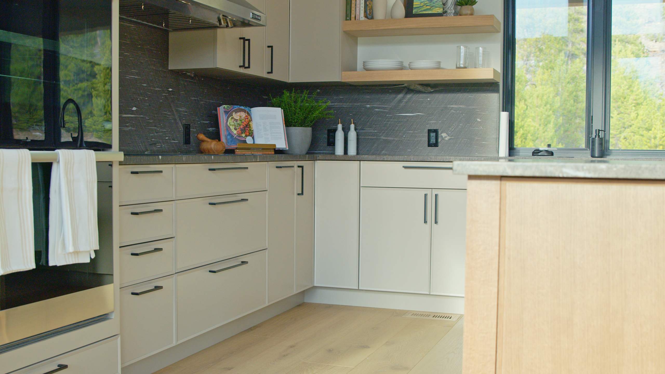 A Maple and Oak Kitchen featuring Muriel cabinet doors in Pebble and River Rock from Wellborn Cabinet, Inc.