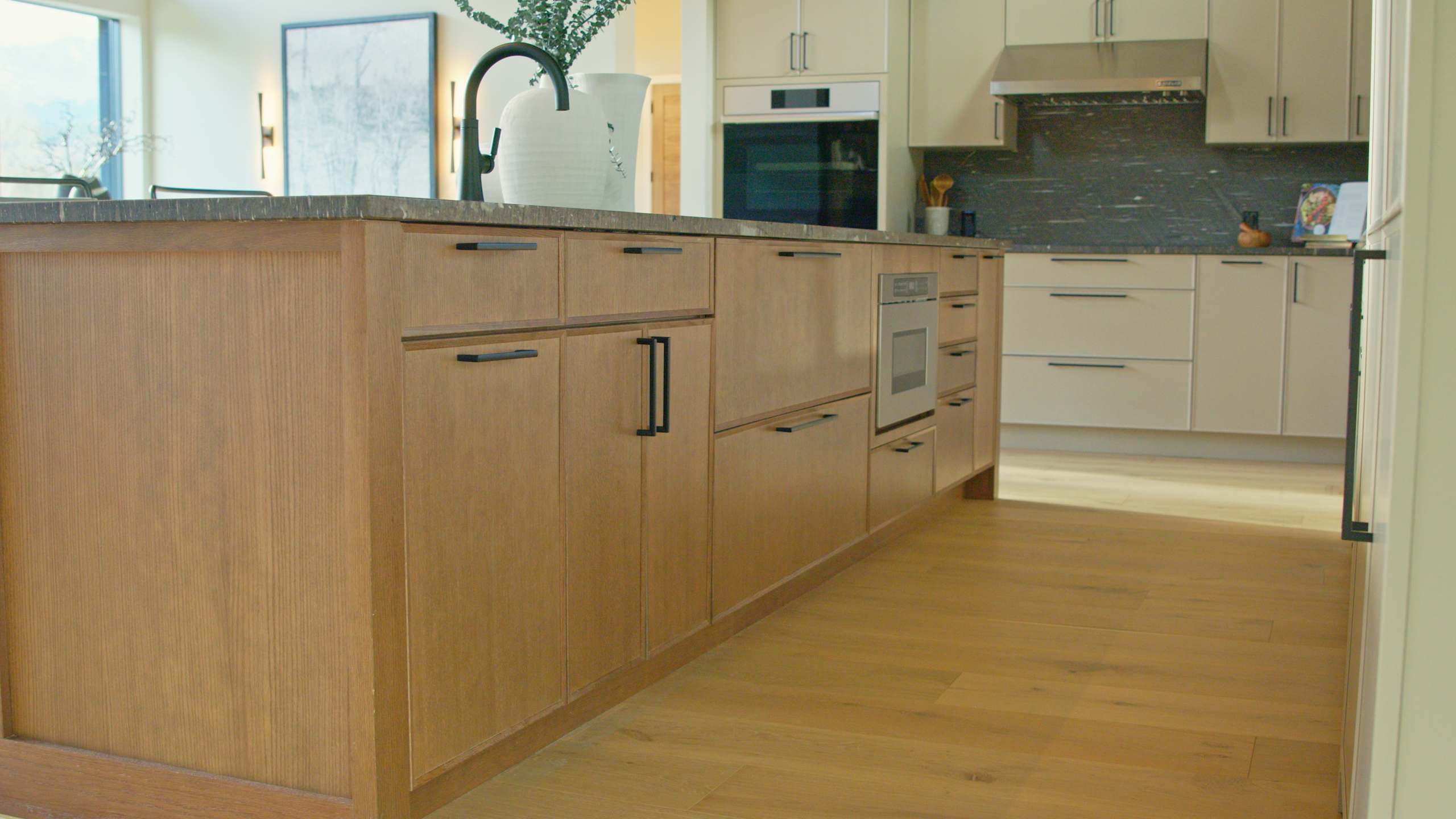 A Maple and Oak Kitchen featuring Muriel cabinet doors in Pebble and River Rock from Wellborn Cabinet, Inc.