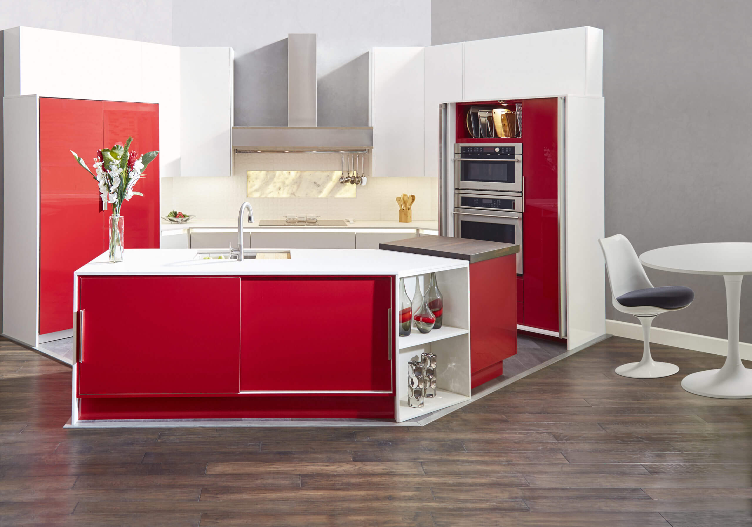 Set-2 Red And White Kitchen Overall Headon W O Models Doors Closed-scaled