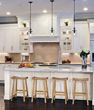 A Medium Density Fiberboard Kitchen featuring Hartford cabinet doors in Glacier from Wellborn Cabinet, Inc.