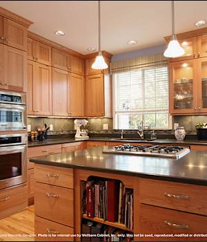 A Oak Kitchen featuring Hanover cabinet doors in Natural from Wellborn Cabinet, Inc.