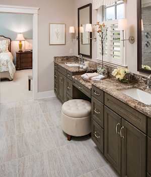 A Maple Bath featuring Henlow Square cabinet doors in Drift from Wellborn Cabinet, Inc.