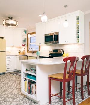 A Medium Density Fiberboard Kitchen featuring Hancock cabinet doors in Glacier from Wellborn Cabinet, Inc.