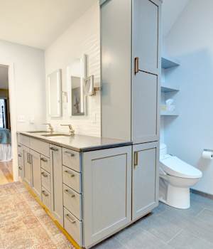 A Medium Density Fiberboard Bath featuring Saybrook cabinet doors in Dove from Wellborn Cabinet, Inc.