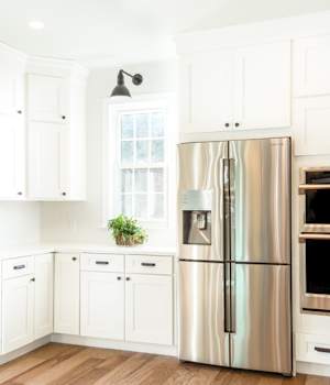 A Medium Density Fiberboard Kitchen featuring Bishop cabinet doors in Glacier from Wellborn Cabinet, Inc.
