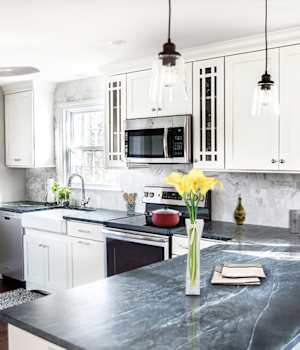 A Medium Density Fiberboard Kitchen featuring Hancock cabinet doors in Glacier from Wellborn Cabinet, Inc.