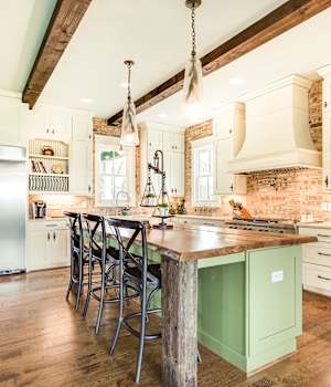 A Maple Kitchen featuring Hanover cabinet doors in Divinity from Wellborn Cabinet, Inc.