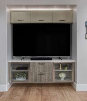 Midtown is Decorative Laminate Veneer Door door group with a Slab cabinet door from Wellborn Cabinet.