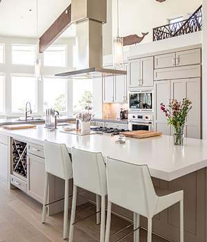 A Medium Density Fiberboard Kitchen featuring Hancock cabinet doors in Gray Mist from Wellborn Cabinet, Inc.