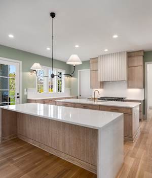 A Oak Kitchen featuring Florence cabinet doors in Boardwalk from Wellborn Cabinet, Inc.