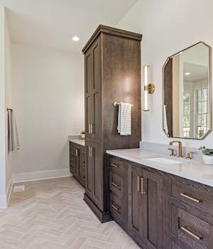 The Peppermill cabinet finish from Wellborn Cabinet, Inc.