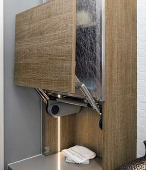 18 WBST OSGL BLR EBM HKA BATH ICLT ShowVillage 007 72L