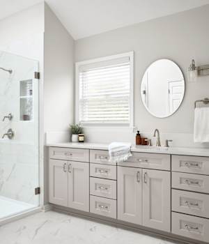 A Medium Density Fiberboard Bath featuring Bishop cabinet doors in Whisper from Wellborn Cabinet, Inc.