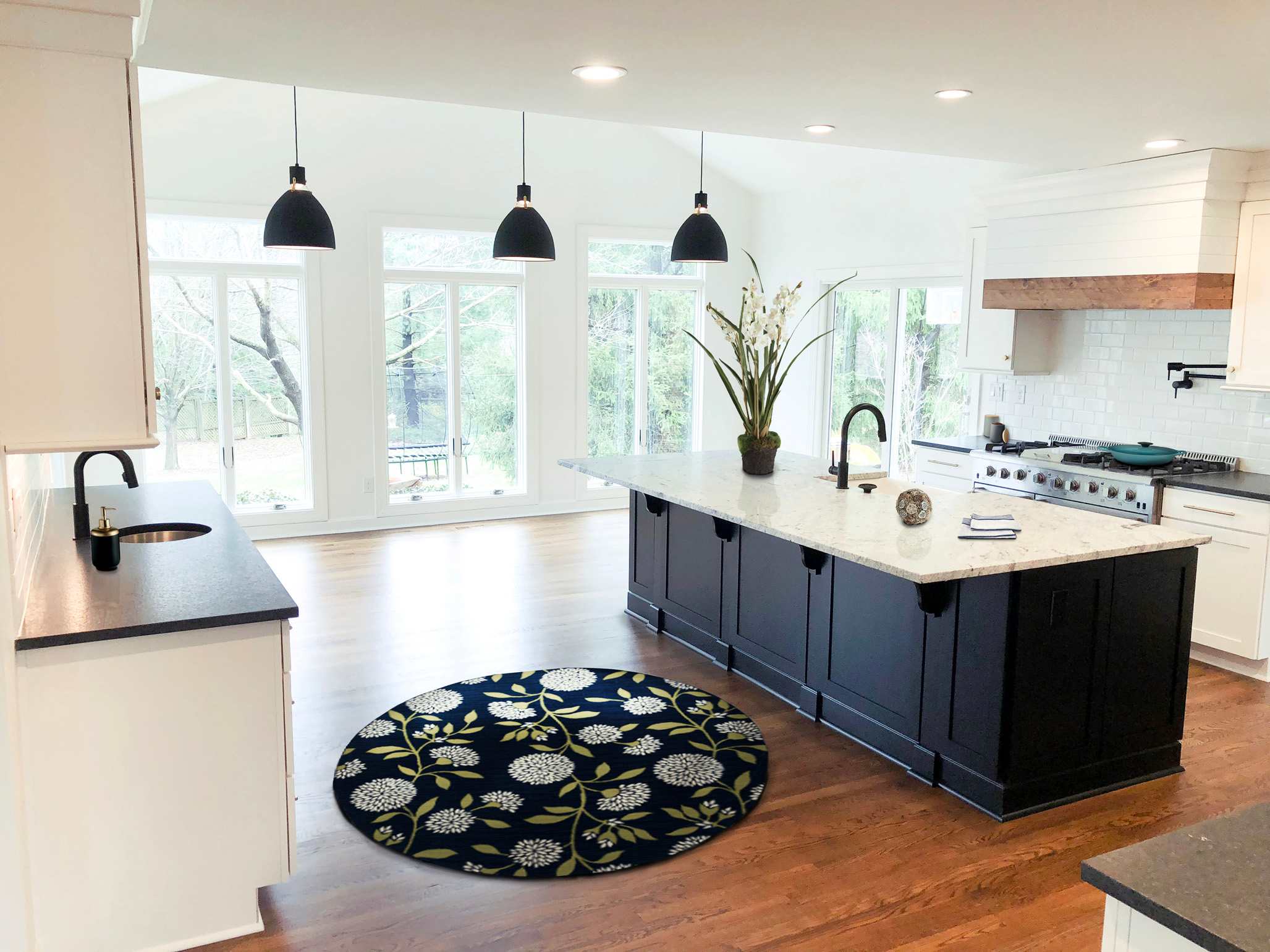 A Maple Kitchen featuring Prairie cabinet doors in Glacier and Onyx from Wellborn Cabinet, Inc.