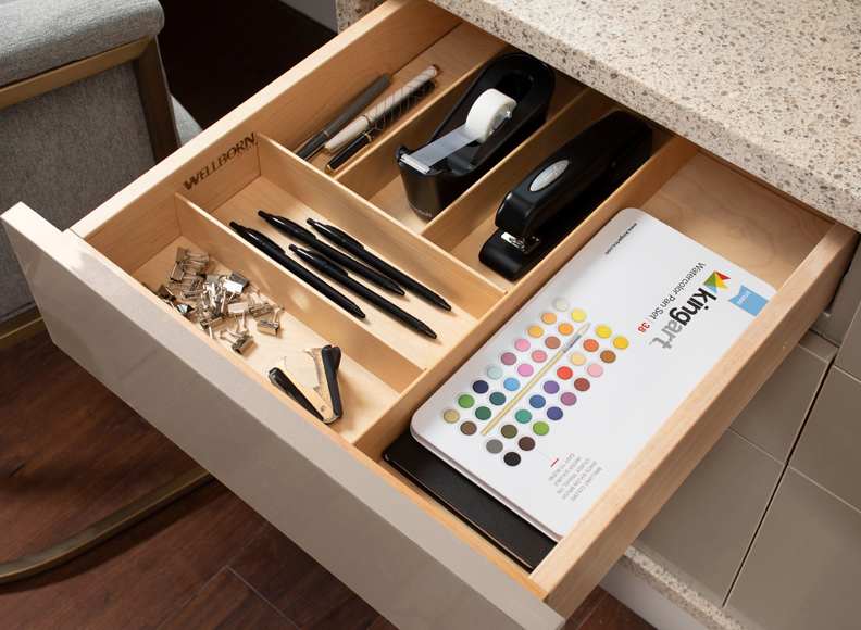 Midtown is Decorative Laminate Veneer Door door group with a Slab cabinet door from Wellborn Cabinet.