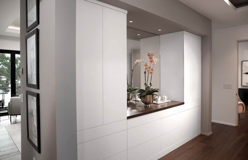Midtown is Decorative Laminate Veneer Door door group with a Slab cabinet door from Wellborn Cabinet.
