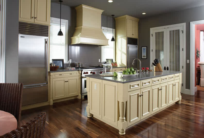 These ColorInspire cabinets for the 2009 HGTV Dream Home and Residential Home home were provided by Wellborn Cabinet, Inc.